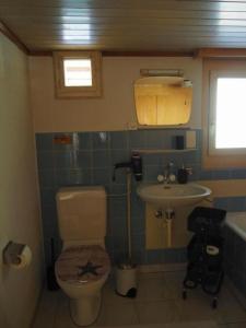 Kylpyhuone majoituspaikassa Appartement Gmeindmatte