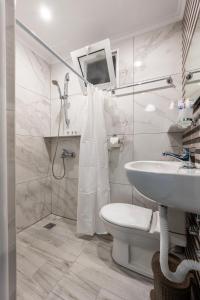 Koupelna v ubytování Lefteris Apartment + 36 fotografií