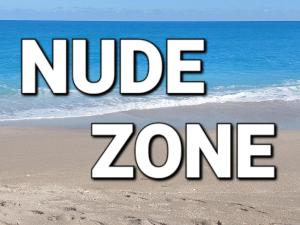 una foto de la playa con las palabras zona nuclear en Close to beach, en Fort Pierce