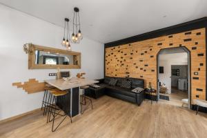 a living room with a table and a couch at Maison individuelle dans ancienne ecurie in Rouen