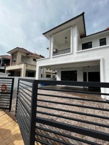Μπαλκόνι ή βεράντα στο Semi-D Home In Banting - 5 Mins To Pantai Morib - Tanjung Sepat