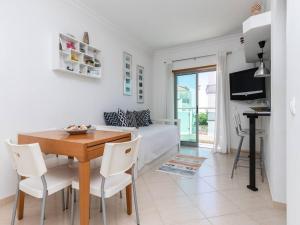 a room with a dining room table and a bedroom at NEW!! 1 Bedroom Vila Nova de Cacela in Vila Nova de Cacela