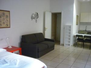 A seating area at bigari 1
