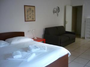 A bed or beds in a room at bigari 1