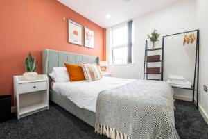 Un pat sau paturi într-o cameră la 2Br | Smart TV | WiFi