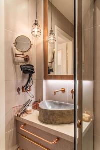 a bathroom with a sink and a mirror at Central Kifissia BLέ LÍMε ÁPPεROL Malomar Homing in Athens