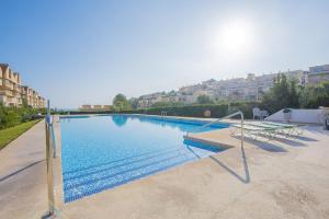 Basen w obiekcie Apartamento Zeus - PlusHolidays lub w pobliżu