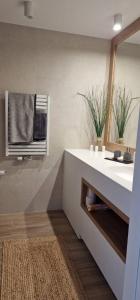 Et tv og/eller underholdning på Darłowo Premium Holiday Sunset Blvd Apartment for Two by Marina Royale