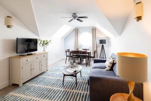 TV a/nebo společenská místnost v ubytování SACO Jersey - Merlin House