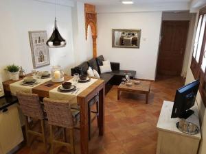Μια τηλεόραση ή/και κέντρο ψυχαγωγίας στο Vista Alhambra 2 +19 φωτογραφίες