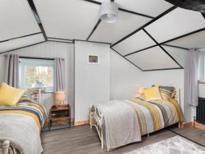 Postel nebo postele na pokoji v ubytování 2 bed property in Mawbray Cumbria SZ214