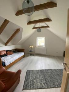 an attic room with a bed and a rug at Entzückendes Häuschen, neu ren. in Groß-Siegharts