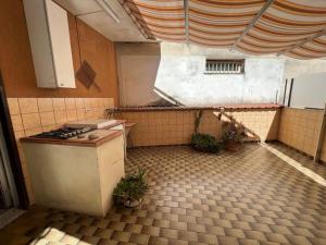 Kuchyň nebo kuchyňský kout v ubytování La terrazza bivano fronte mare