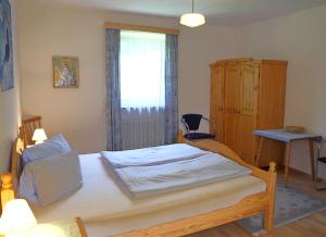 Postel nebo postele na pokoji v ubytování Gästehaus Lienharterhof