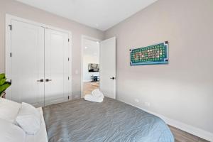 Fotografie z fotogalerie ubytování Designer 3bed 2bath New Apt w Ample Hangout Space v destinaci Chicago