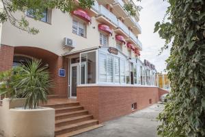 Gallery image of Hotel Silvia in Empuriabrava