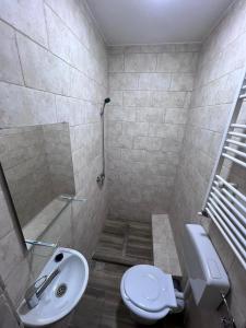 Phòng tắm tại Casa Ratiu Airport Bucharest Therme Bucharest