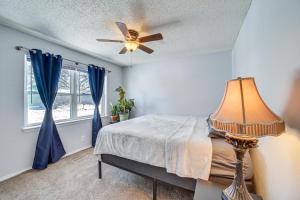 Tempat tidur dalam kamar di Tulsa Vacation Rental with Yard 12 Mi to Downtown
