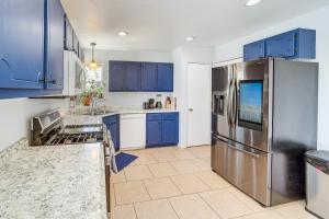 Dapur atau dapur kecil di Tulsa Vacation Rental with Yard 12 Mi to Downtown