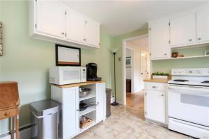 Afbeelding uit fotogalerij van Delightful 4-bed, 2-bath home! in Simsbury +31 foto's