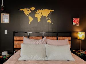 Postel nebo postele na pokoji v ubytování Starry Night Inn