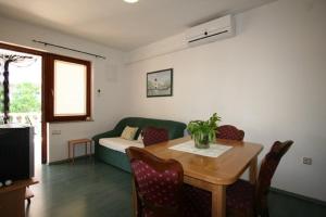 Posezení v ubytování Apartment Ruzmarin + 26 fotografií