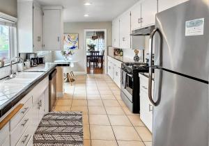 Spacious Apt Min to Downtown Culver City & Venice Beach