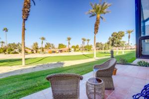 Zahrada ubytování Palm Desert Resort Home Outdoor Dining with Views