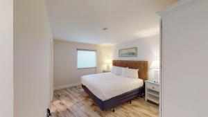 a bedroom with a bed and a mirror at Bridgewater Bliss Luxurious Oceanfront Penthouse in Pawleys Island +12 photos