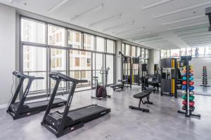 a gym with several treadmills and exercise bikes at Charlie Domy Paraíso in São Paulo