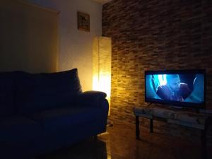 TV in/ali zabaviščno središče v nastanitvi Amplia habitación céntrica