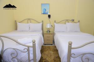 Voodi või voodid majutusasutuse Pyramita Hotel toas