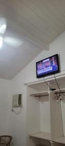 TV a/nebo společenská místnost v ubytování Canto sossego casa independente a passos do mar