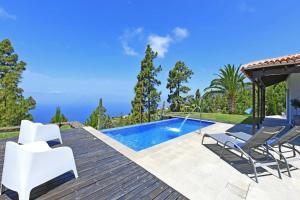 Het zwembad bij of vlak bij Ferienhaus für 2 Personen ca 50 qm in Tijarafe, La Palma Westküste von La Palma