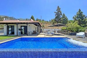 Het zwembad bij of vlak bij Ferienhaus für 2 Personen ca 50 qm in Tijarafe, La Palma Westküste von La Palma