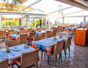 מסעדה או מקום אחר לאכול בו ב-Hotel Dionysos Polichrono