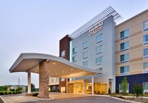 an image of the front of a hotel at Fairfield Inn & Suites by Marriott Nashville Airport in Nashville