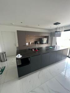 a kitchen with a black counter top in a room at Chambre double balcon vue mer in Brest
