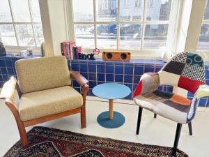 Apartment in former Bathhouse. Free Parking
