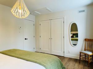 Postel nebo postele na pokoji v ubytování Woodpecker Spa and peace + 14 fotografií