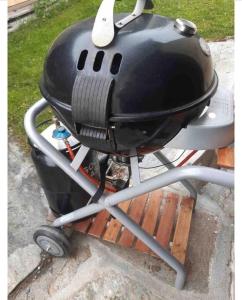 a grill sitting on top of a table at Monte Campell Dasura in Poschiavo