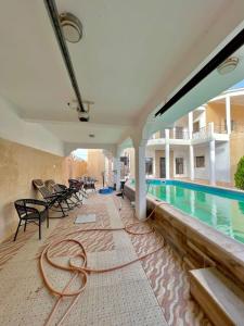 Bazén v ubytovaní wonderful and distinctive villa that you will love alebo v jeho blízkosti