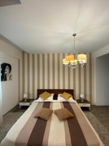 a bedroom with a large bed with two pillows at Luxury Apartment Silver Mountain Vue in Poiana Brasov