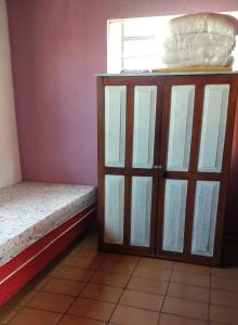Ένα ή περισσότερα κρεβάτια σε δωμάτιο στο Hospedagem da Lua no Sobrado Delas