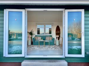Fotografie z fotogalerie ubytování NEW - The Surf Shack - on a lake near Amsterdam! v destinaci Vinkeveen