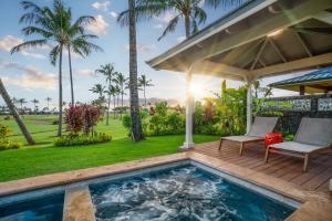 สระว่ายน้ำที่อยู่ใกล้ ๆ หรือใน Luxury Ocean View 4 Bedroom Home in Kukuiula- Alekona Kauai