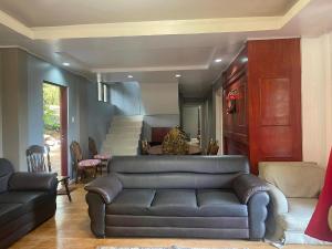 Seating area sa The 1stfloor- Camp John Hay with view