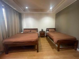 Kama o mga kama sa kuwarto sa The 1stfloor- Camp John Hay with view