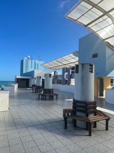 a building with benches and windows on the roof at NEO 1.0 in Maceió