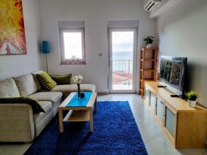 Μια τηλεόραση ή/και κέντρο ψυχαγωγίας στο Gina Seaview